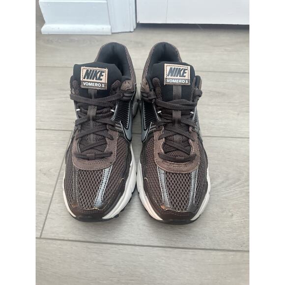 Nike vomero 5 baroque brown size 9.5 women’s or 8 men’s sneakers GREAT CONDITION - Picture 3 of 6